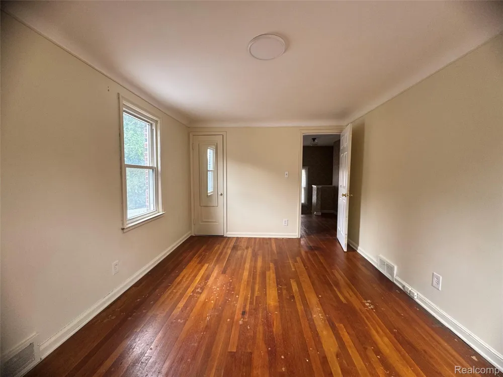 16757 Greenview Avenue Detroit City, MI 48219
