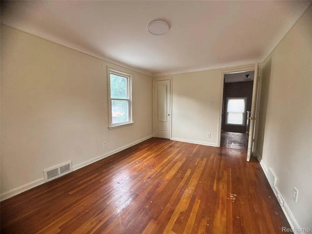 16757 Greenview Avenue Detroit City, MI 48219