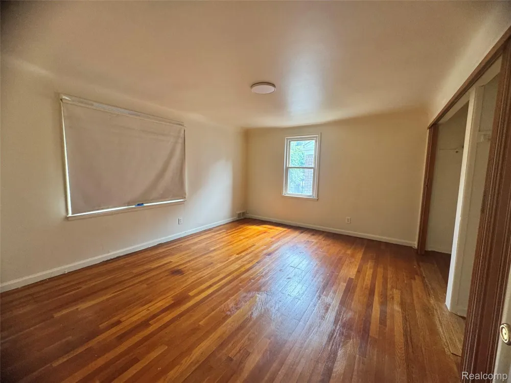 16757 Greenview Avenue Detroit City, MI 48219
