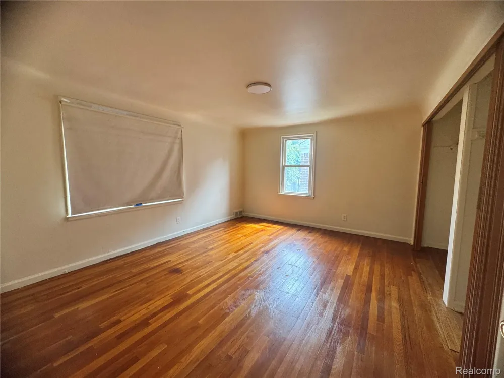 16757 Greenview Avenue Detroit City, MI 48219