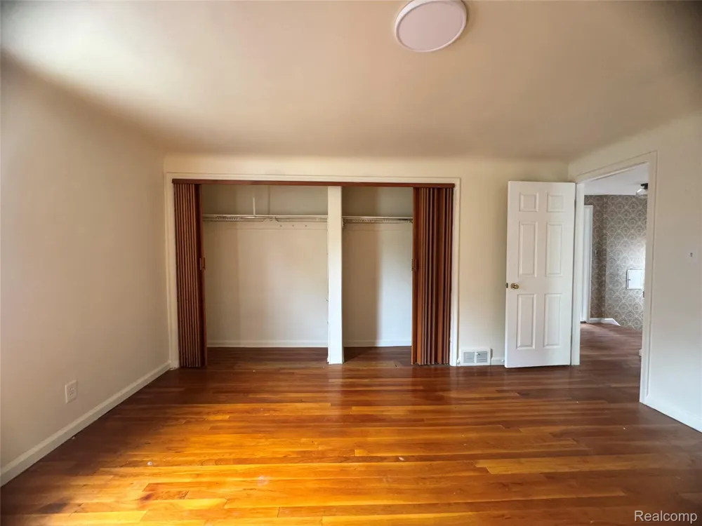 16757 Greenview Avenue Detroit City, MI 48219