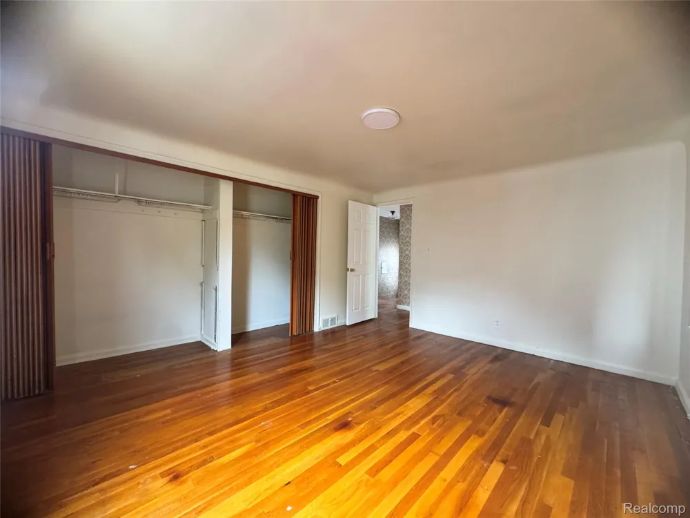 16757 Greenview Avenue Detroit City, MI 48219