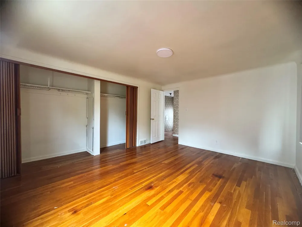 16757 Greenview Avenue Detroit City, MI 48219