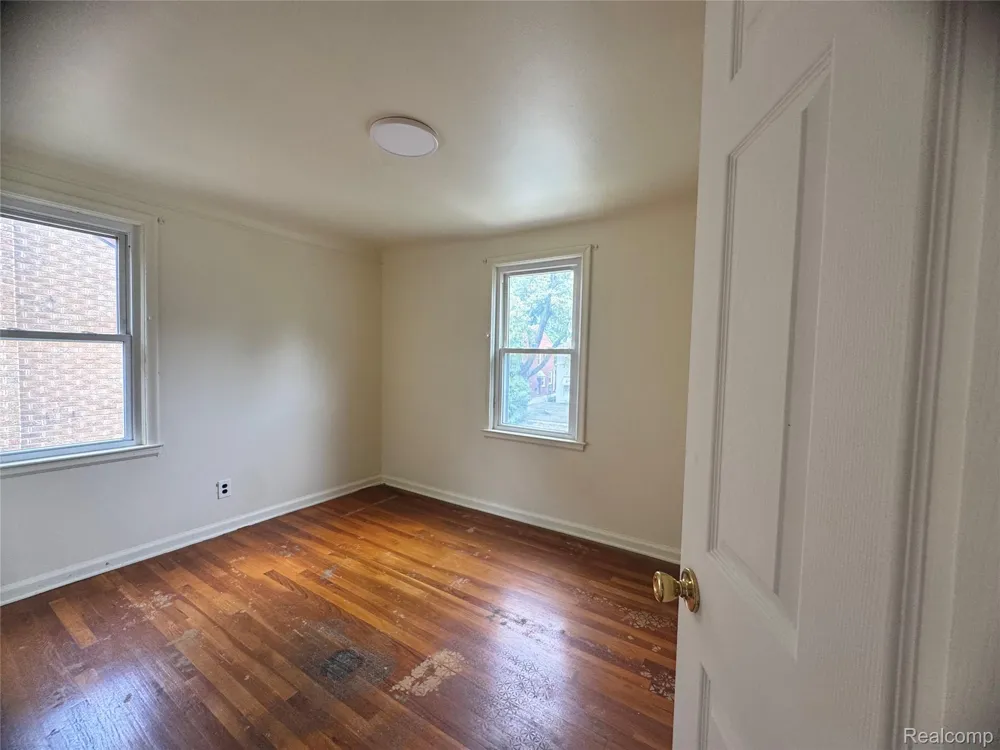 16757 Greenview Avenue Detroit City, MI 48219