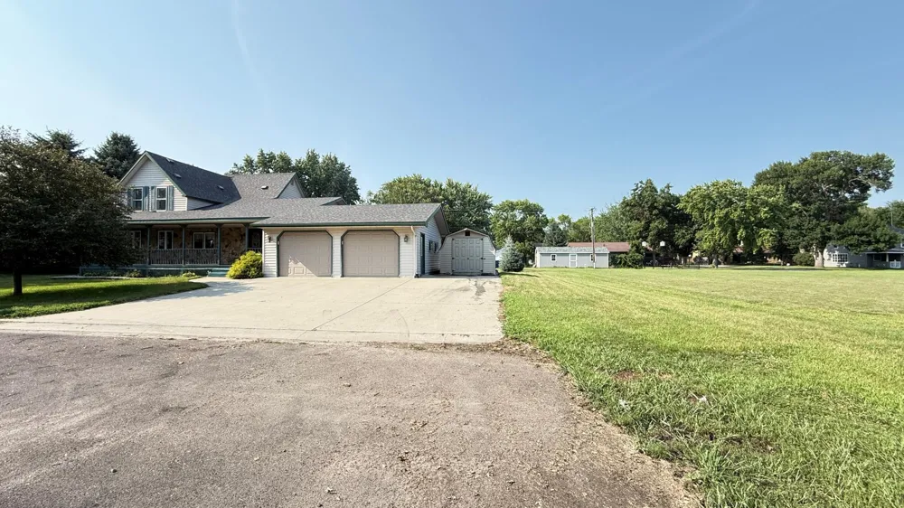 237 E Dahlstrom Avenue Appleton, MN 56208