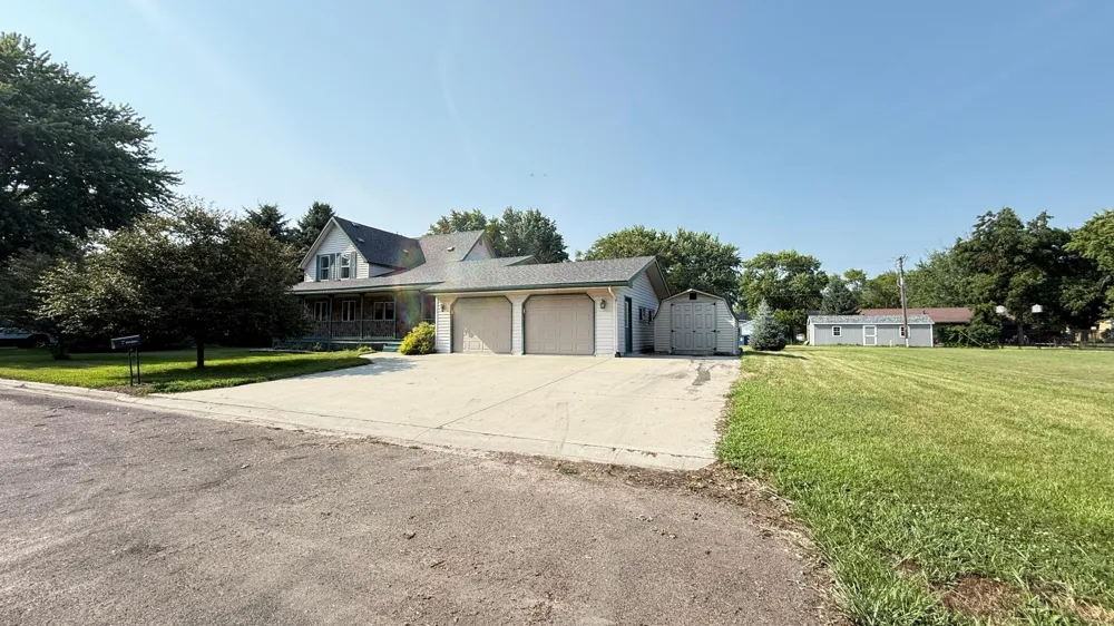 237 E Dahlstrom Avenue Appleton, MN 56208