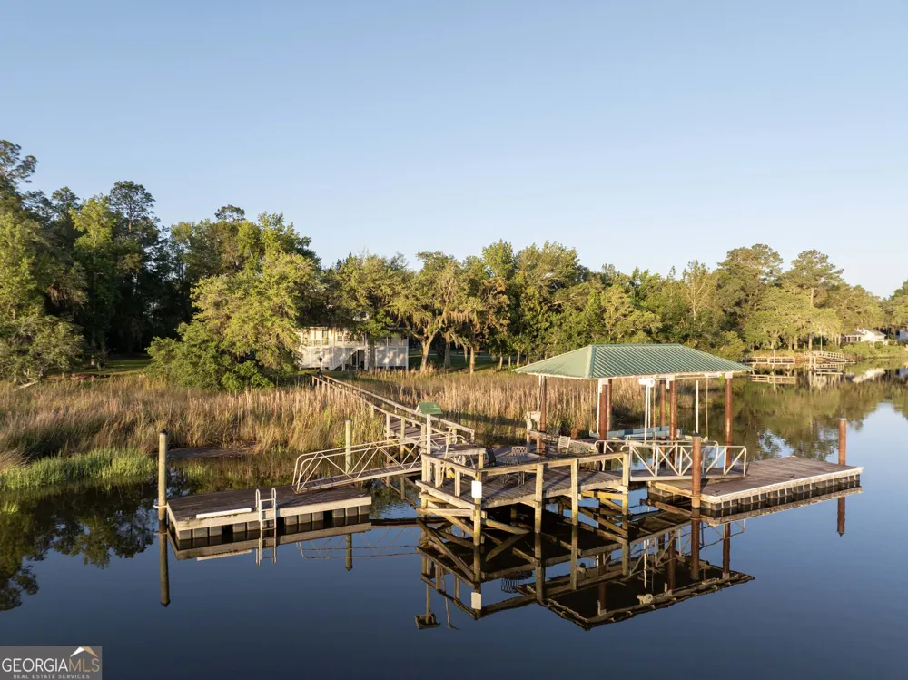70 Deer LN White Oak, GA 31568