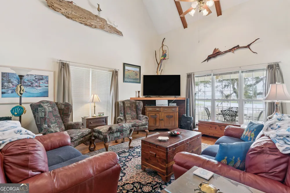 70 Deer LN White Oak, GA 31568