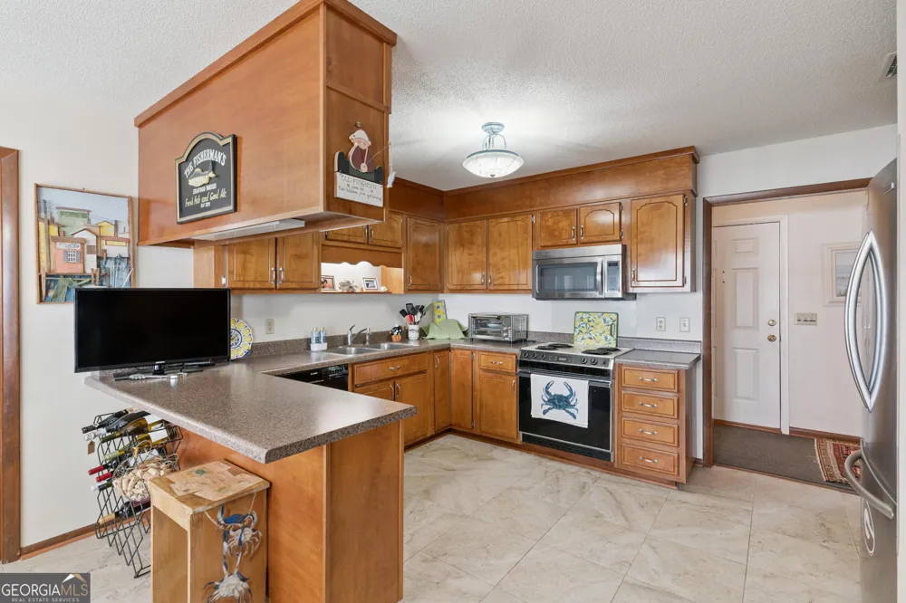 70 Deer LN White Oak, GA 31568