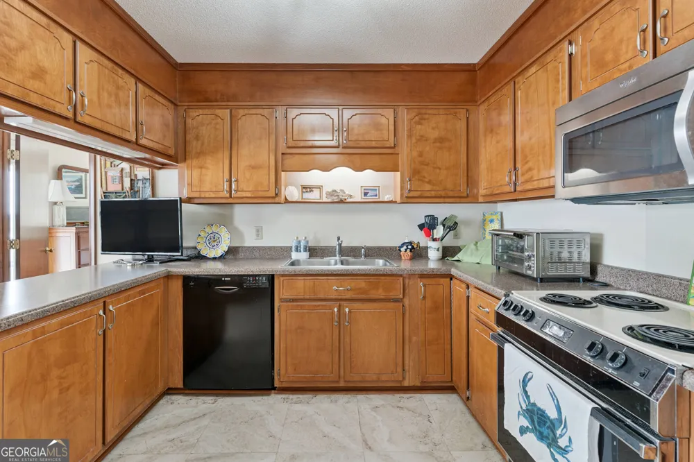70 Deer LN White Oak, GA 31568