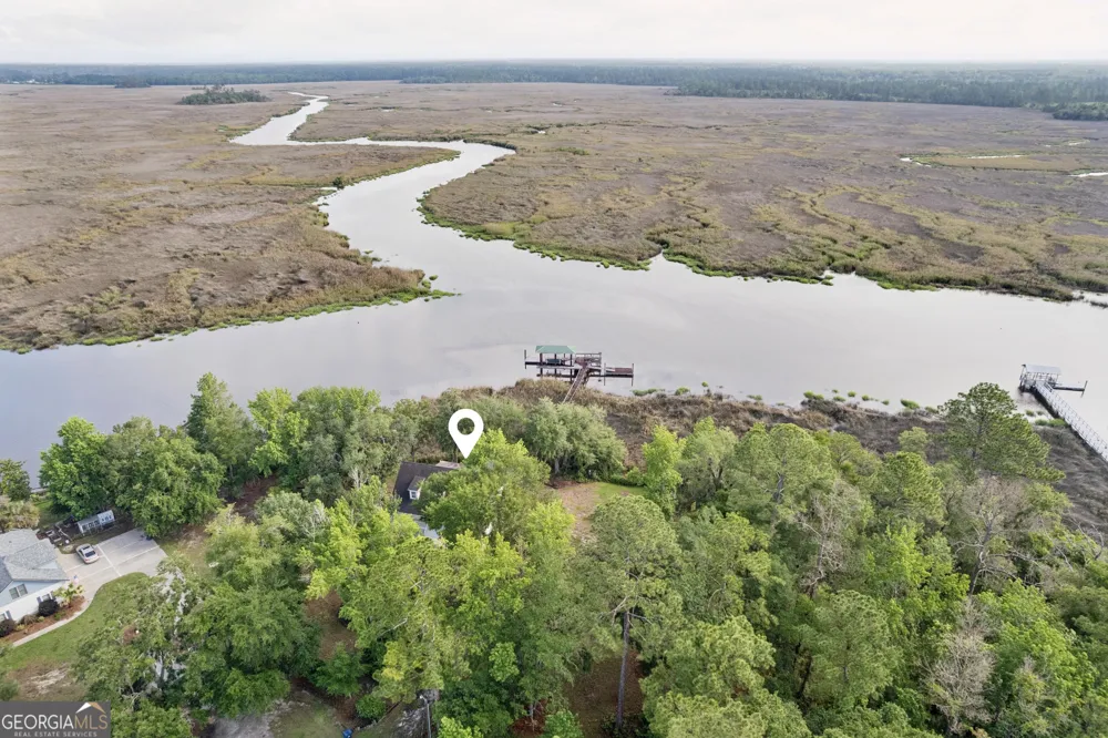 70 Deer LN White Oak, GA 31568