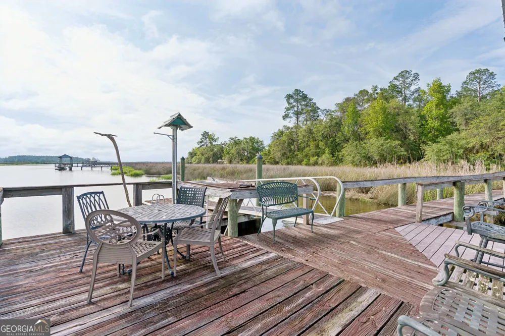 70 Deer LN White Oak, GA 31568