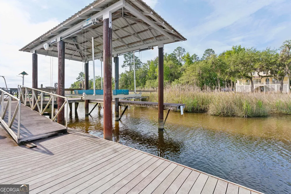 70 Deer LN White Oak, GA 31568