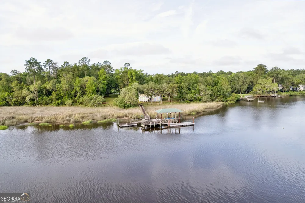 70 Deer LN White Oak, GA 31568