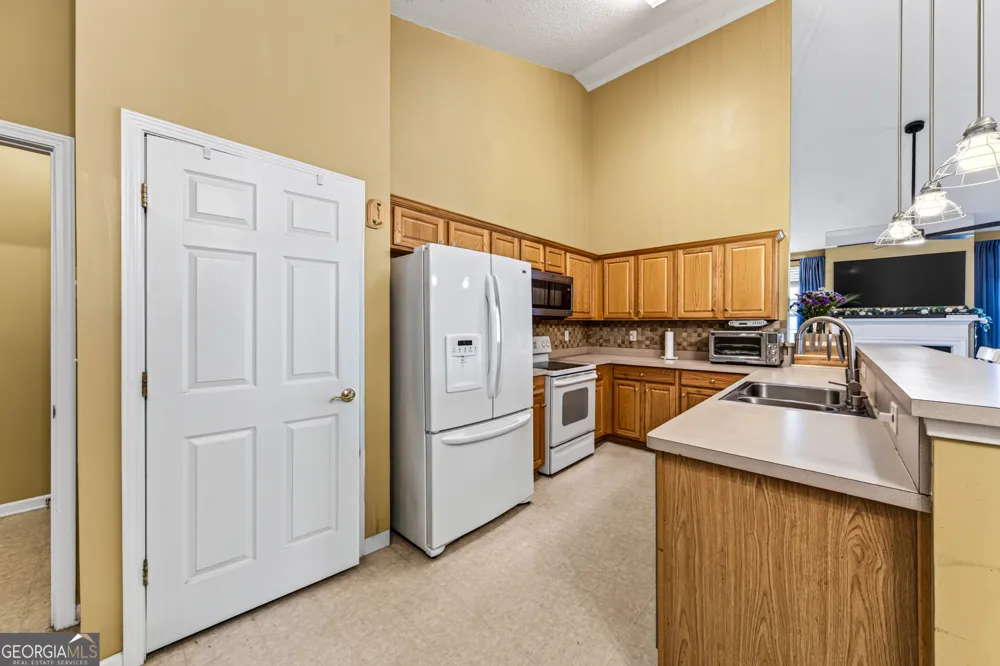 172 Camry LN Grayson, GA 30017
