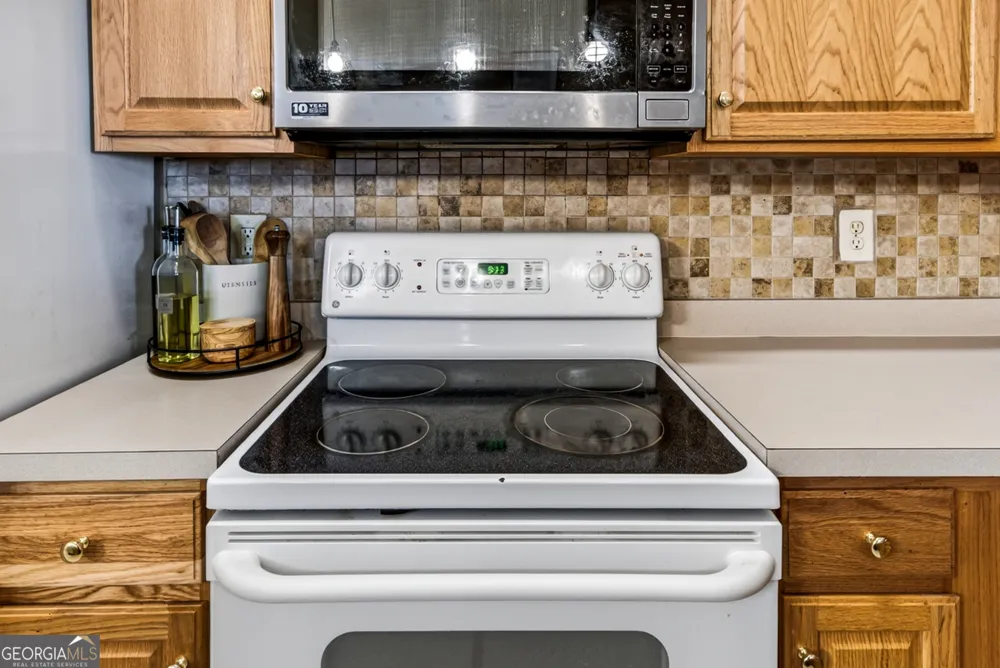 172 Camry LN Grayson, GA 30017