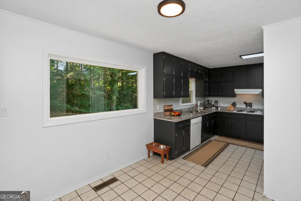662 Highway 18 W Barnesville, GA 30204