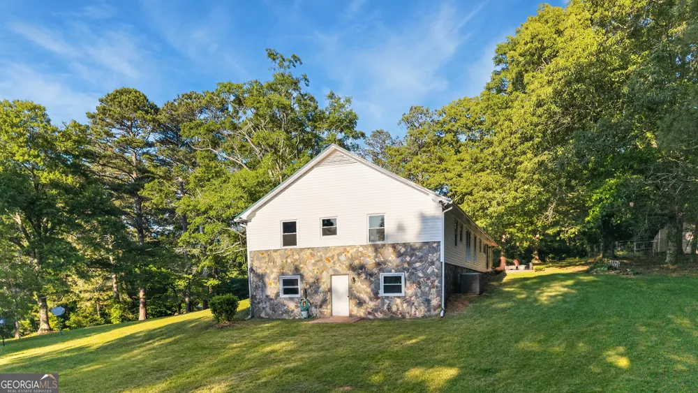 662 Highway 18 W Barnesville, GA 30204