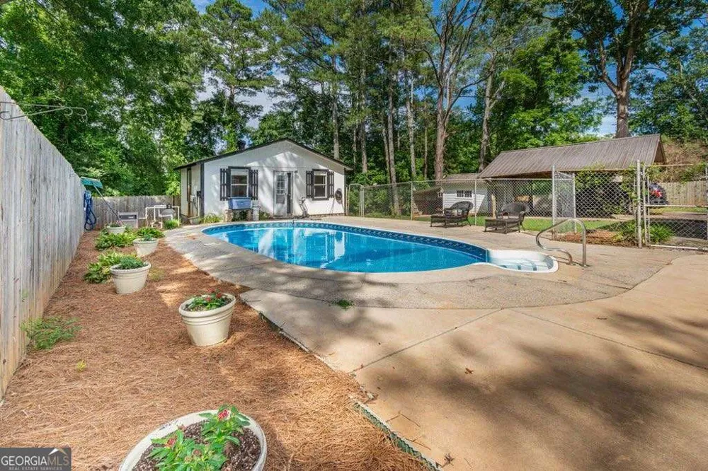 7194 Reinhardt College PKWY Waleska, GA 30183