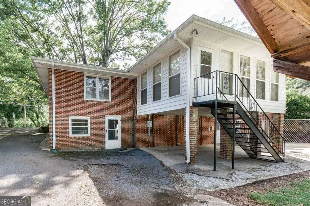 7194 Reinhardt College PKWY Waleska, GA 30183
