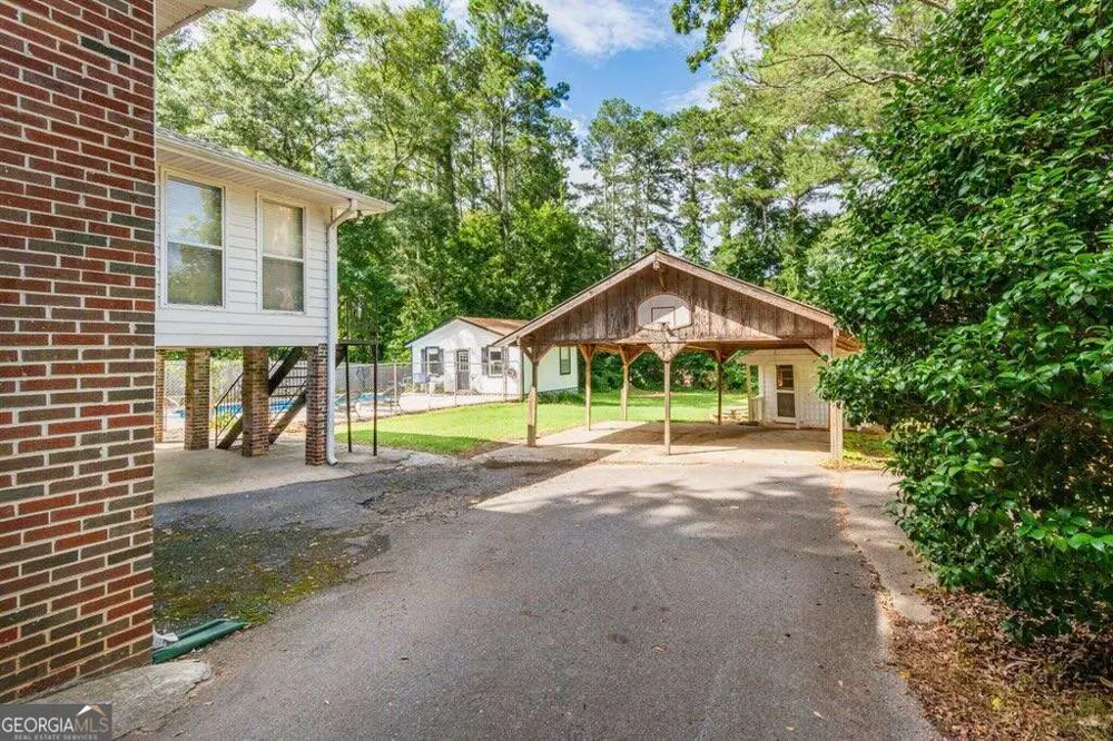 7194 Reinhardt College PKWY Waleska, GA 30183