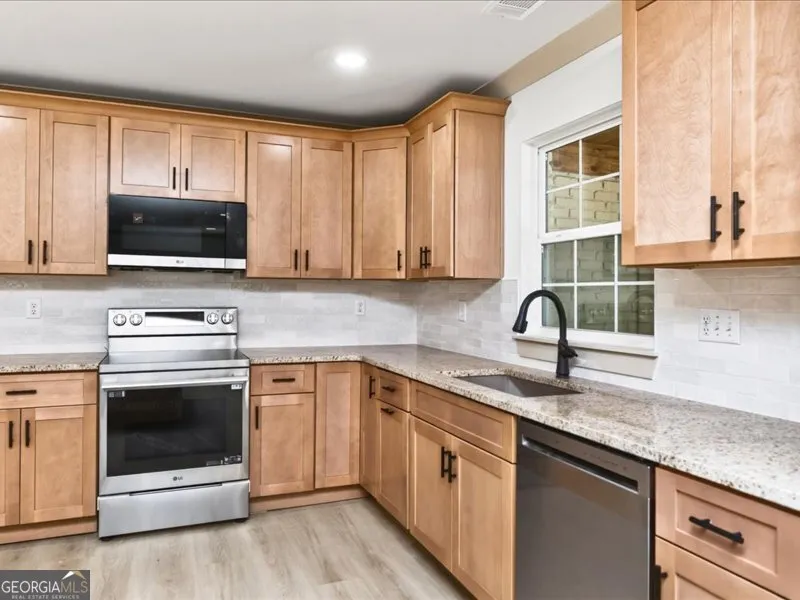 216 Ridgeland DR Warner Robins, GA 31093