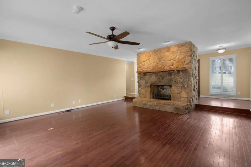 127 Windsor DR Calhoun, GA 30701