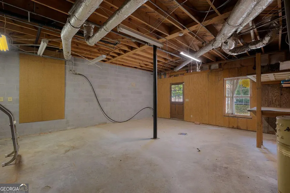 127 Windsor DR Calhoun, GA 30701
