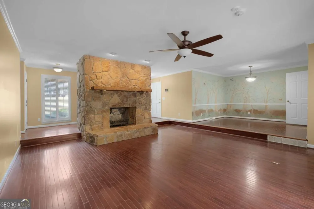 127 Windsor DR Calhoun, GA 30701
