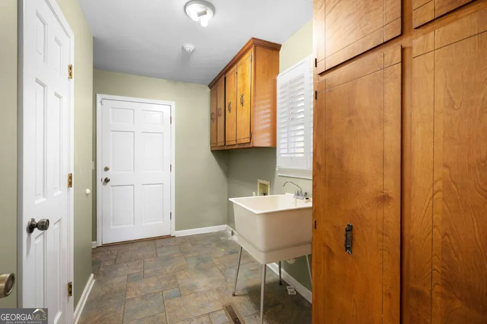 127 Windsor DR Calhoun, GA 30701