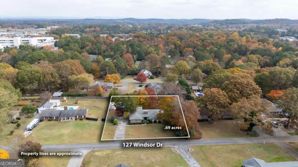 127 Windsor DR Calhoun, GA 30701
