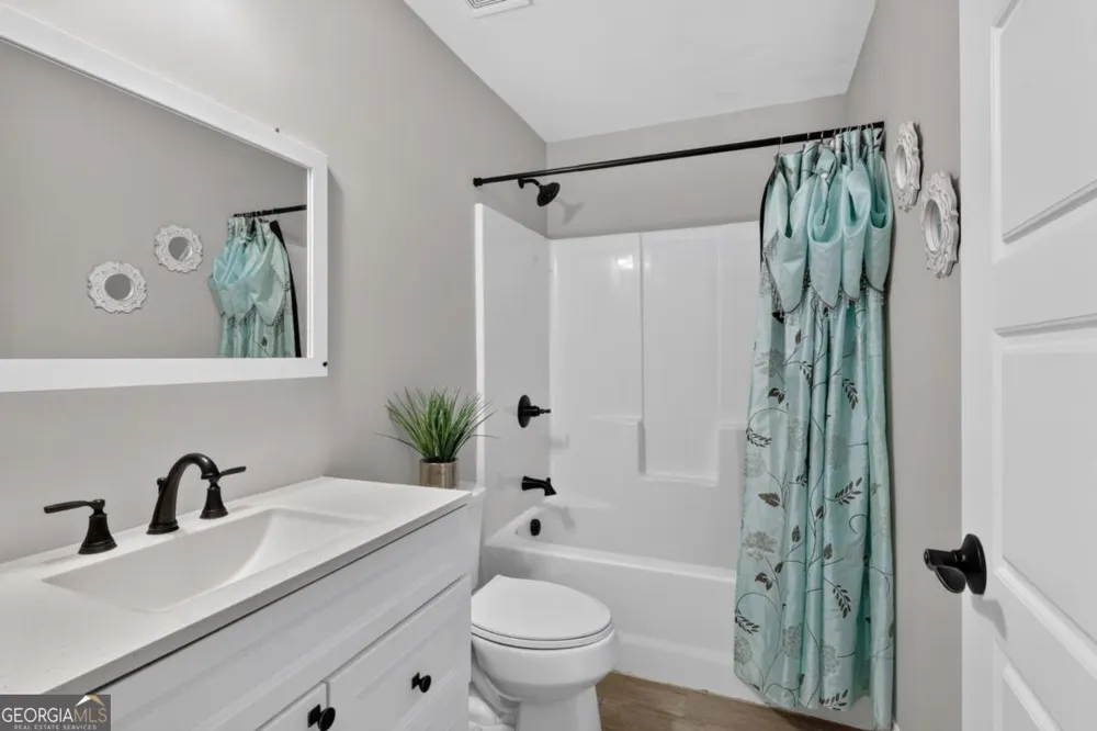 208 Shields ST Winder, GA 30680