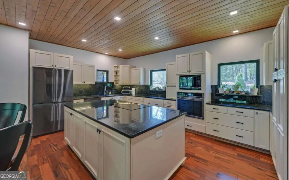 675 Freedom Heights Hartwell, GA 30643