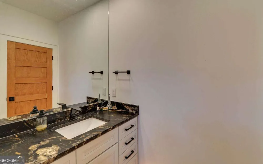 675 Freedom Heights Hartwell, GA 30643