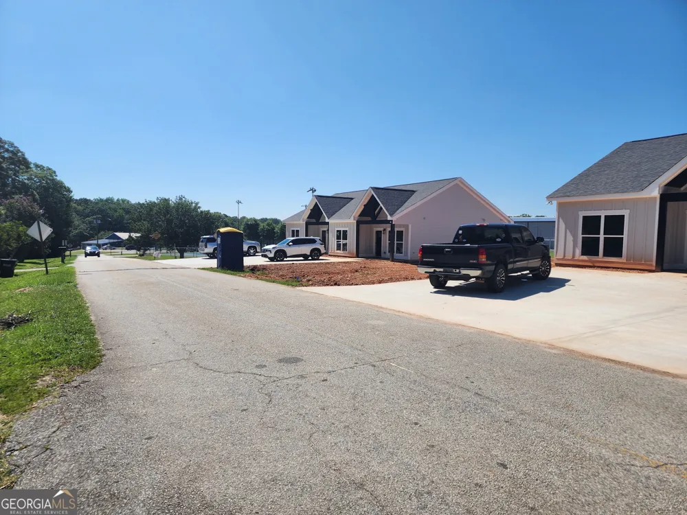 18,46,66 CLAY ST Hartwell, GA 30643