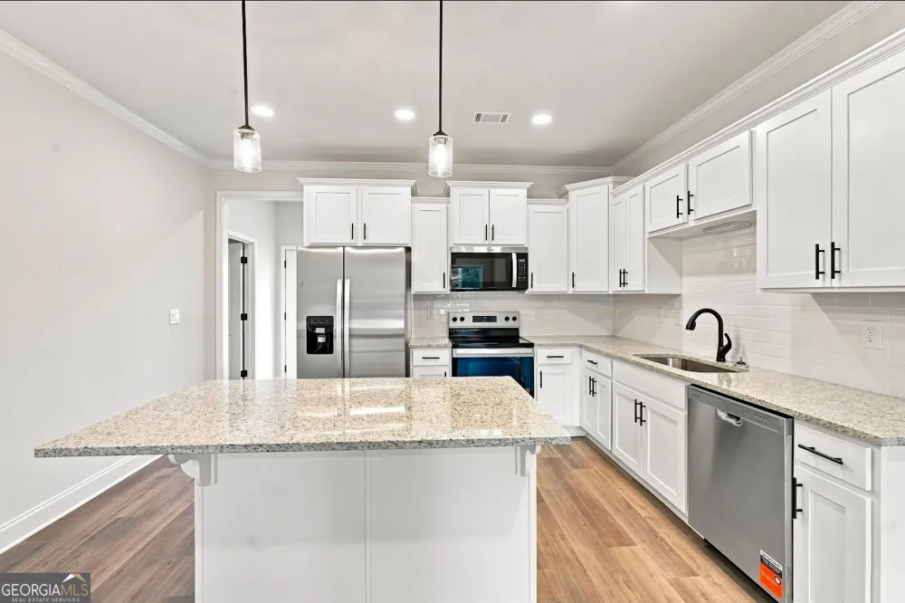 18,46,66 CLAY ST Hartwell, GA 30643