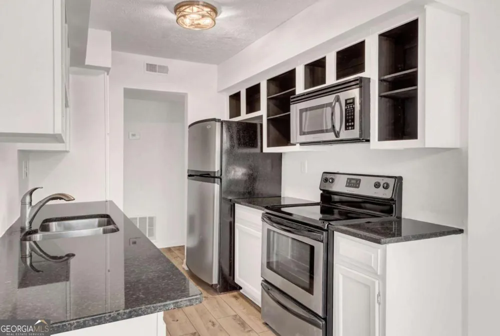 702 Glenleaf DR Peachtree Corners, GA 30092