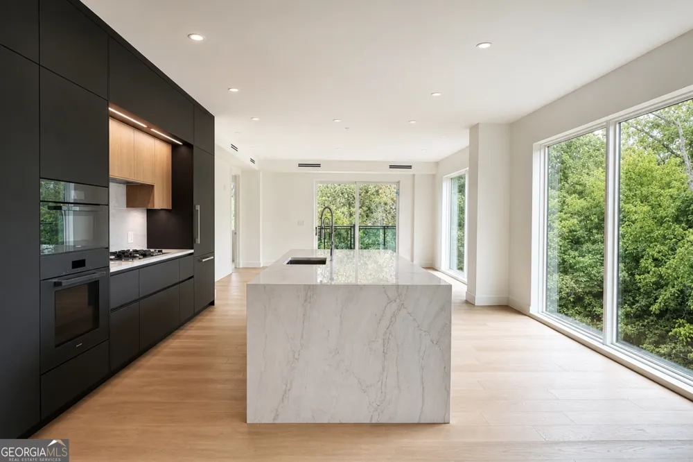 318 Sandy Springs CIR Sandy Springs, GA 30328