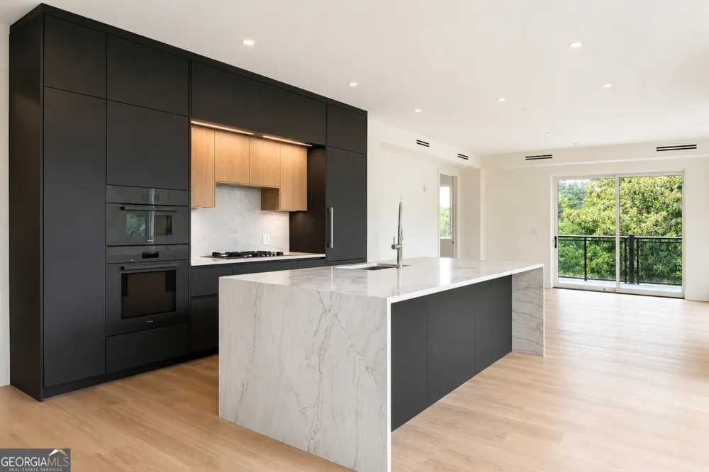 318 Sandy Springs CIR Sandy Springs, GA 30328