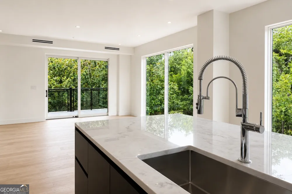 318 Sandy Springs CIR Sandy Springs, GA 30328