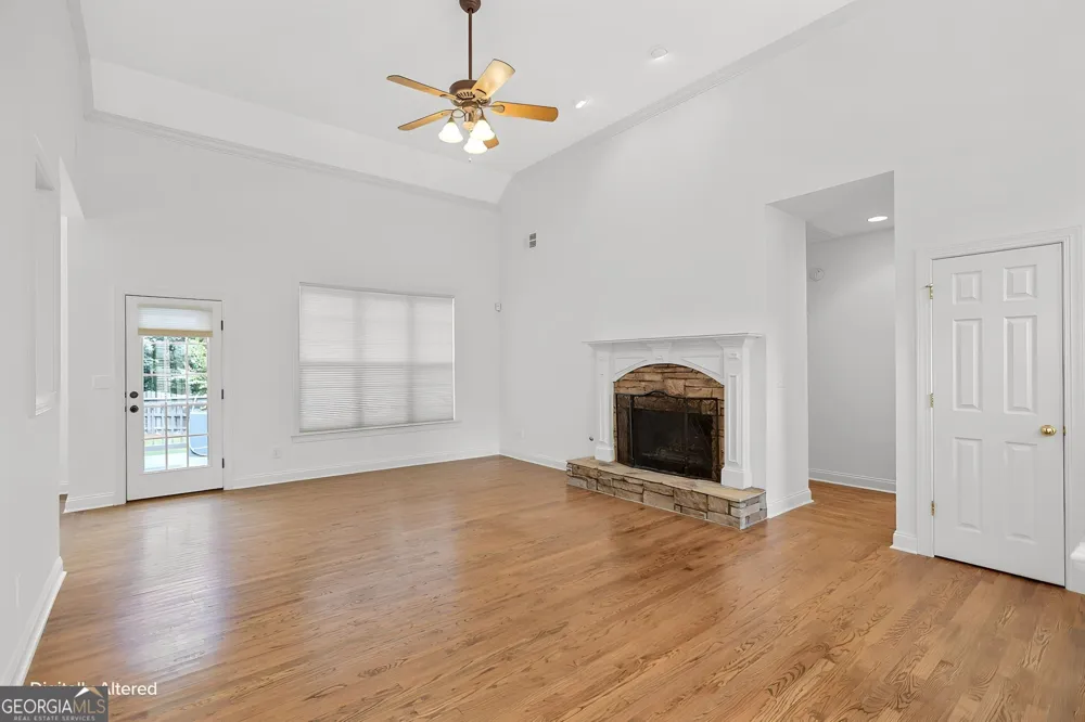 95 Lyndhurst WAY Sharpsburg, GA 30277