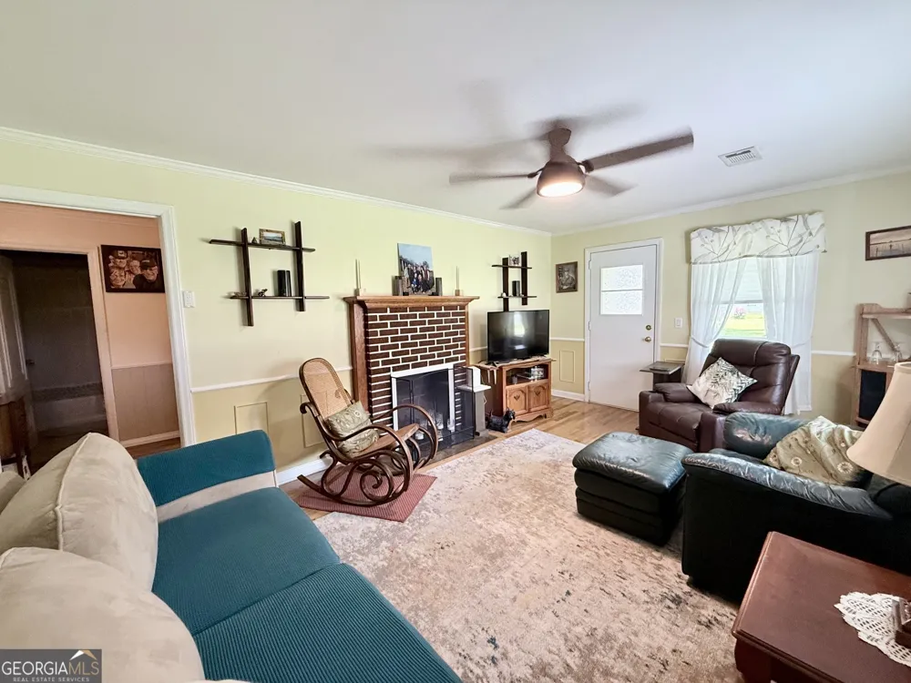 301 E Willow Lake DR Metter, GA 30439