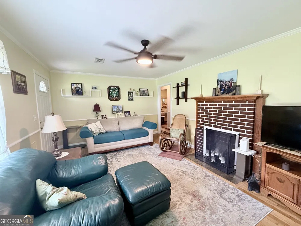 301 E Willow Lake DR Metter, GA 30439