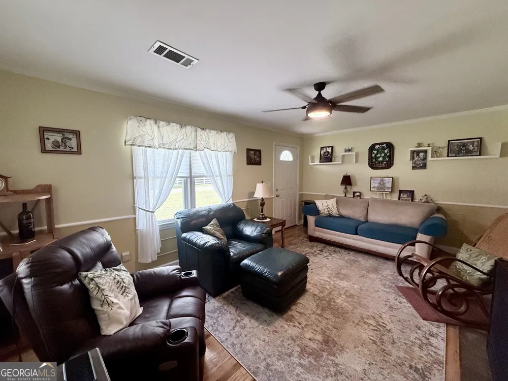 301 E Willow Lake DR Metter, GA 30439