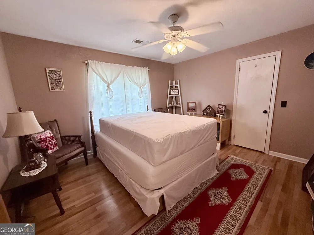301 E Willow Lake DR Metter, GA 30439