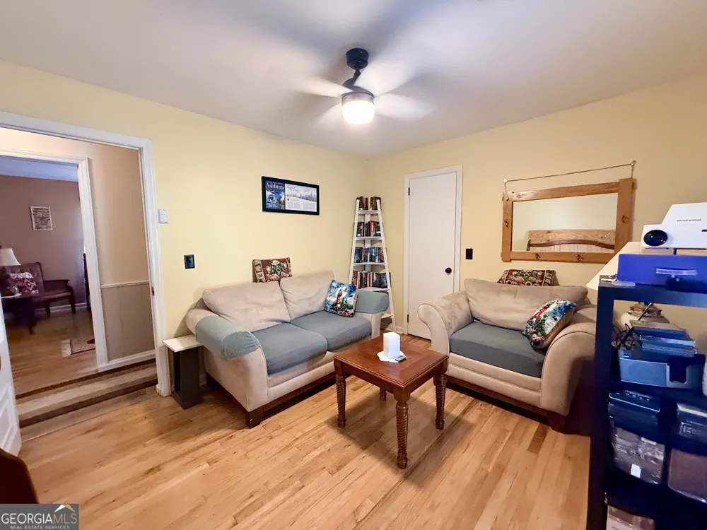 301 E Willow Lake DR Metter, GA 30439