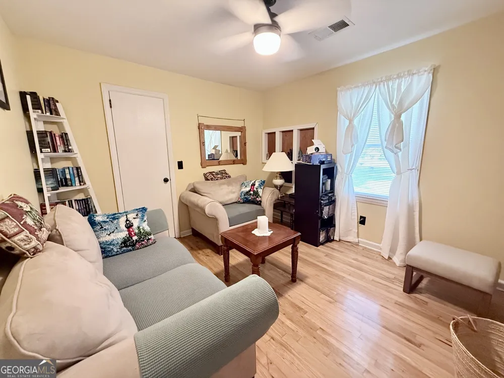 301 E Willow Lake DR Metter, GA 30439