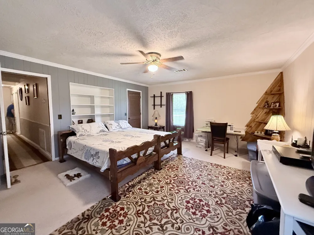 301 E Willow Lake DR Metter, GA 30439