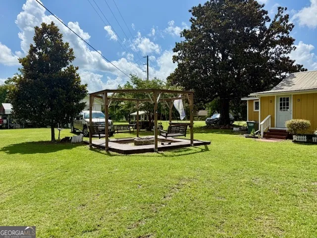 301 E Willow Lake DR Metter, GA 30439