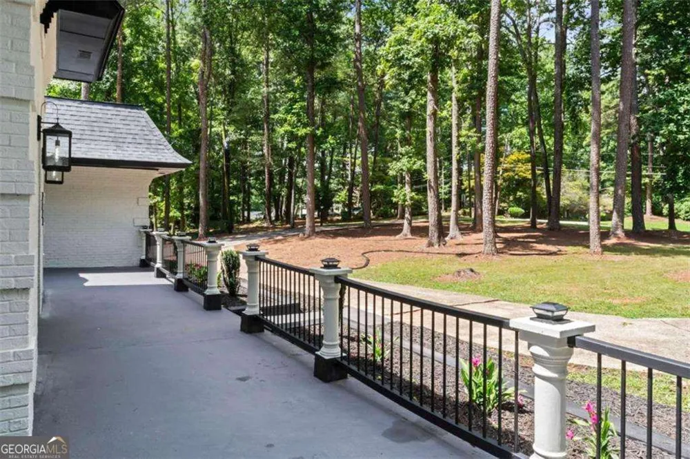 2023 Stoneleigh DR Stone Mountain, GA 30087